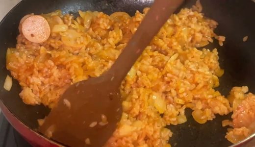 一人暮らし節約レシピ！！鶏肉の代わりにフィッシュソーセージで作るケッチャプライス（チキンライス）の作り方！！！