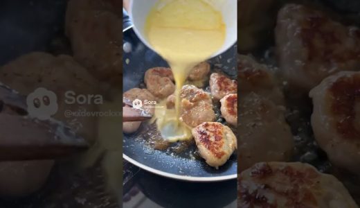 鶏ももカレーグラタン｜豆乳×米粉　フライパンで少し固さが出るまで混ぜ続ける