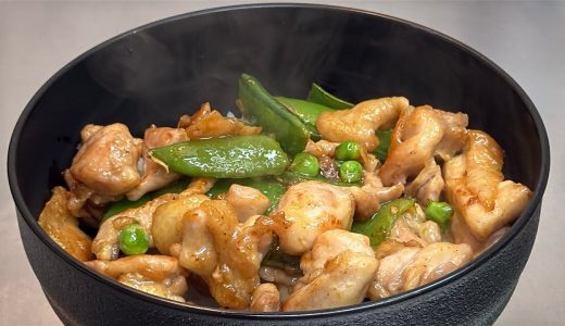 白米が止まらない！鶏もも肉とスナップエンドウの極上ガリバタ醤油炒め 🥢✨