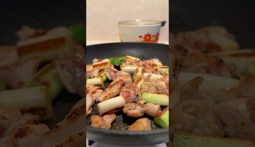 年越しに！鴨南蛮そば👩🏻‍🍳💞レシピは↓↓↓ ✿  ╎  ╎   ╎  ╎  ╎   ╎  ╎  ╎  ╎  ✿ 👩🏻‍🍳食材(2人分) 〈食材〉 鶏もも肉·····150g 長ネ…