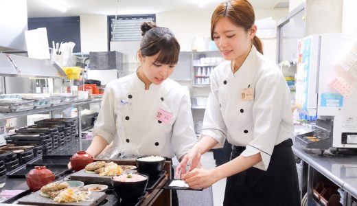 ステーキ看板娘達が躍動するご飯大盛り無料ステーキ専門店丨Japanese steak